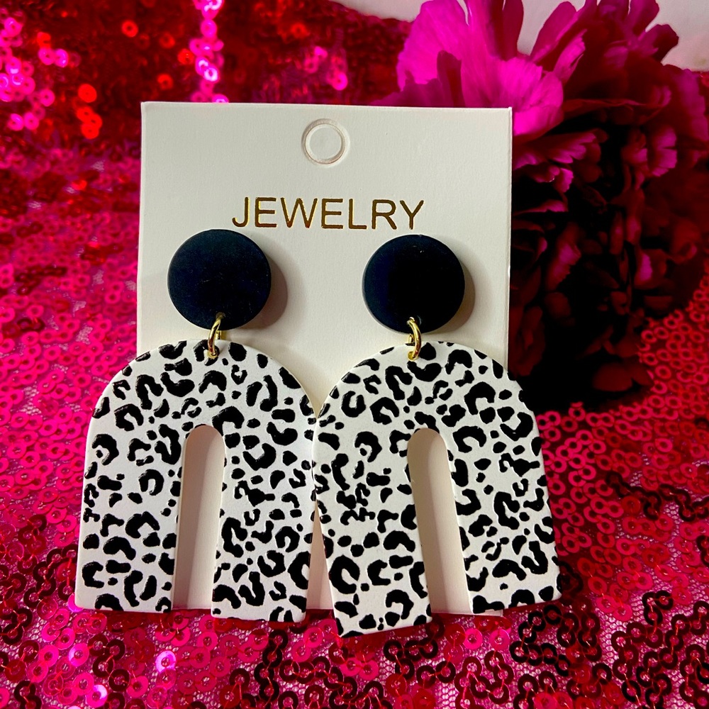 Boutique earrings (new)